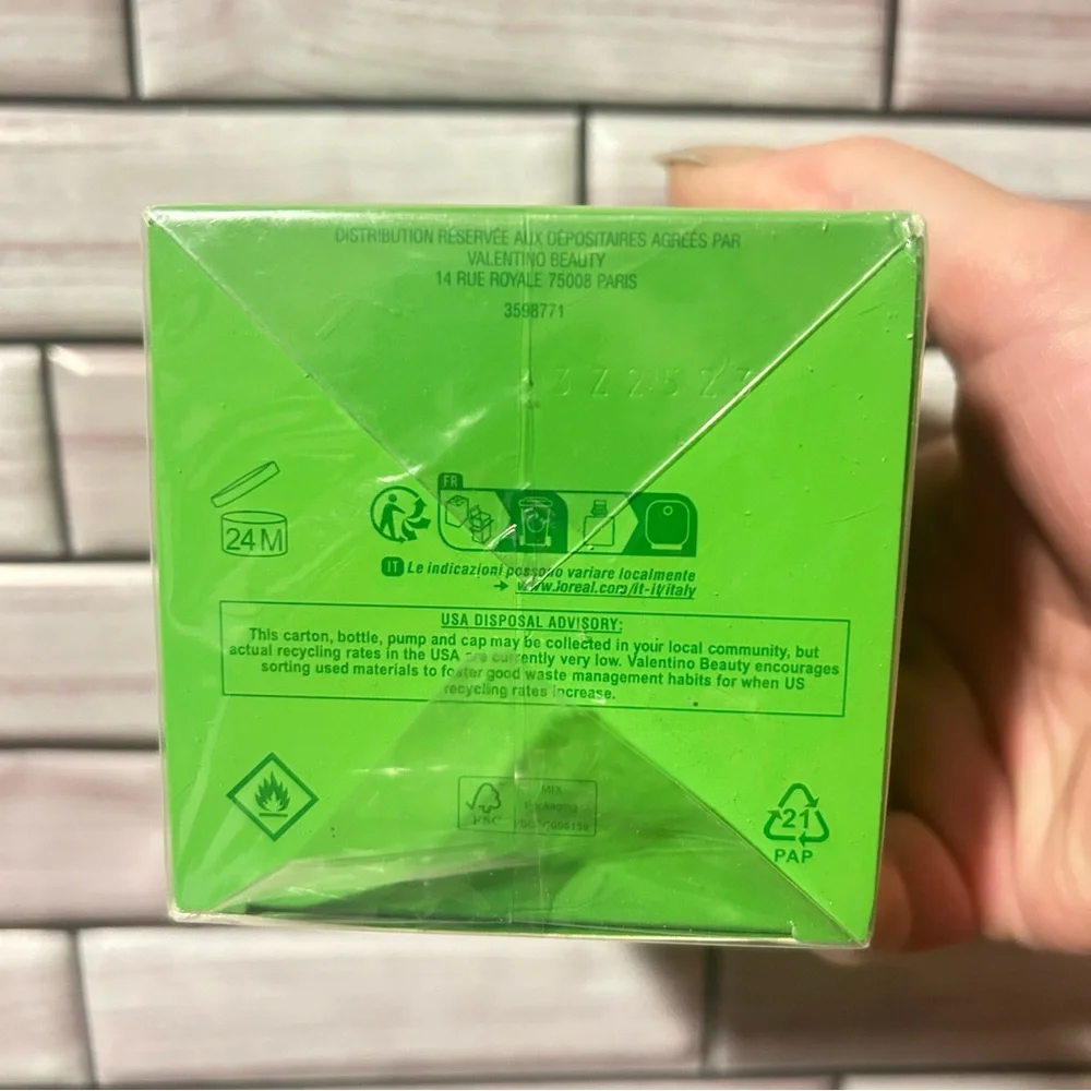 Valentino Donna Born in Roma Green Stravaganza 3.4 oz EDP Spray for Women New - Picture 7 of 7